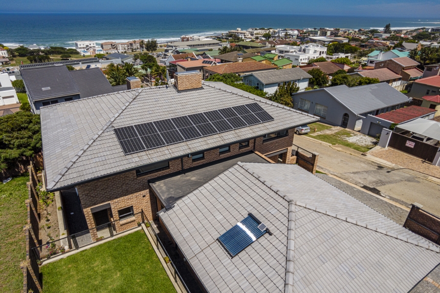 4 Bedroom Property for Sale in Wavecrest Eastern Cape